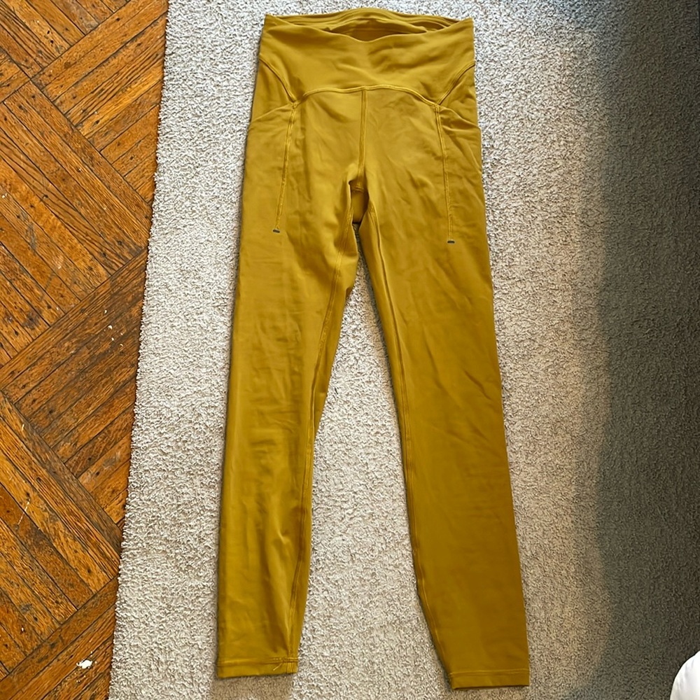 Lululemon -like new leggings size 4